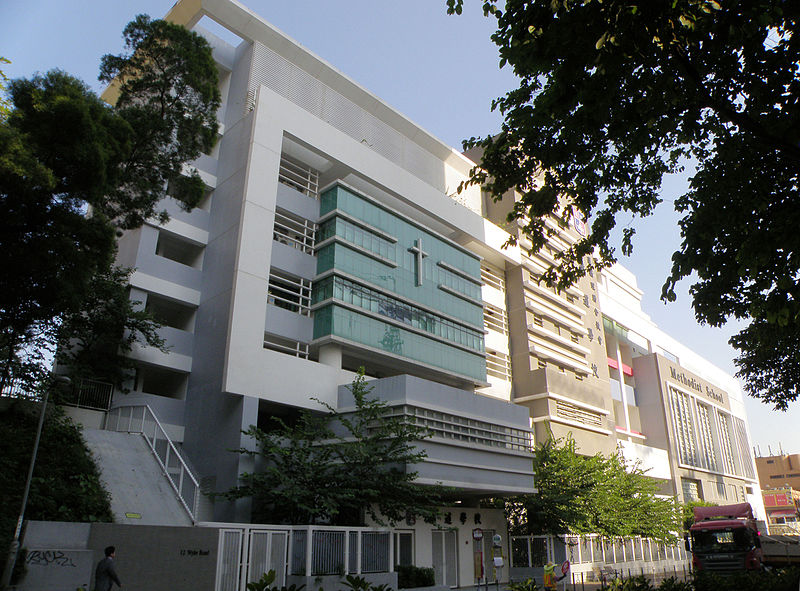 Thuở nhỏ, Ôn Triệu Luân theo học tại trường Tiểu học Methodist School 